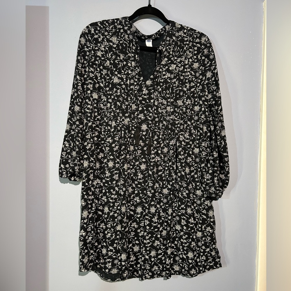 Old Navy Black and White Paisley Patterned Dress Small